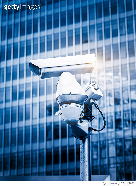 671117882 | 게티이미지코리아 | CCTV security camera front of buildings Royalty ...